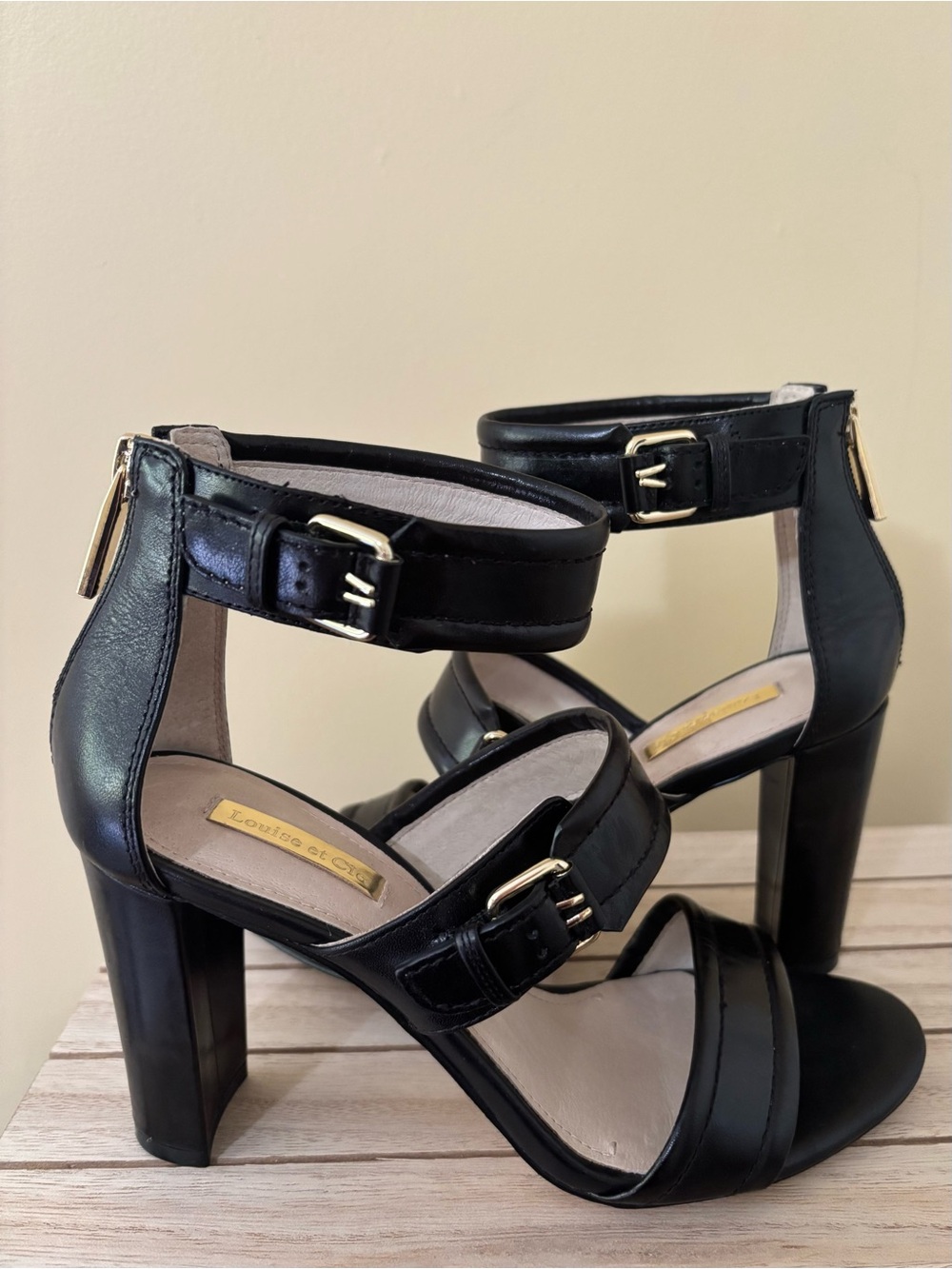 Louise et Cie| Black Leather Ankle-Strap Block Heel Sandals w/Gold Buckles Sz 7
